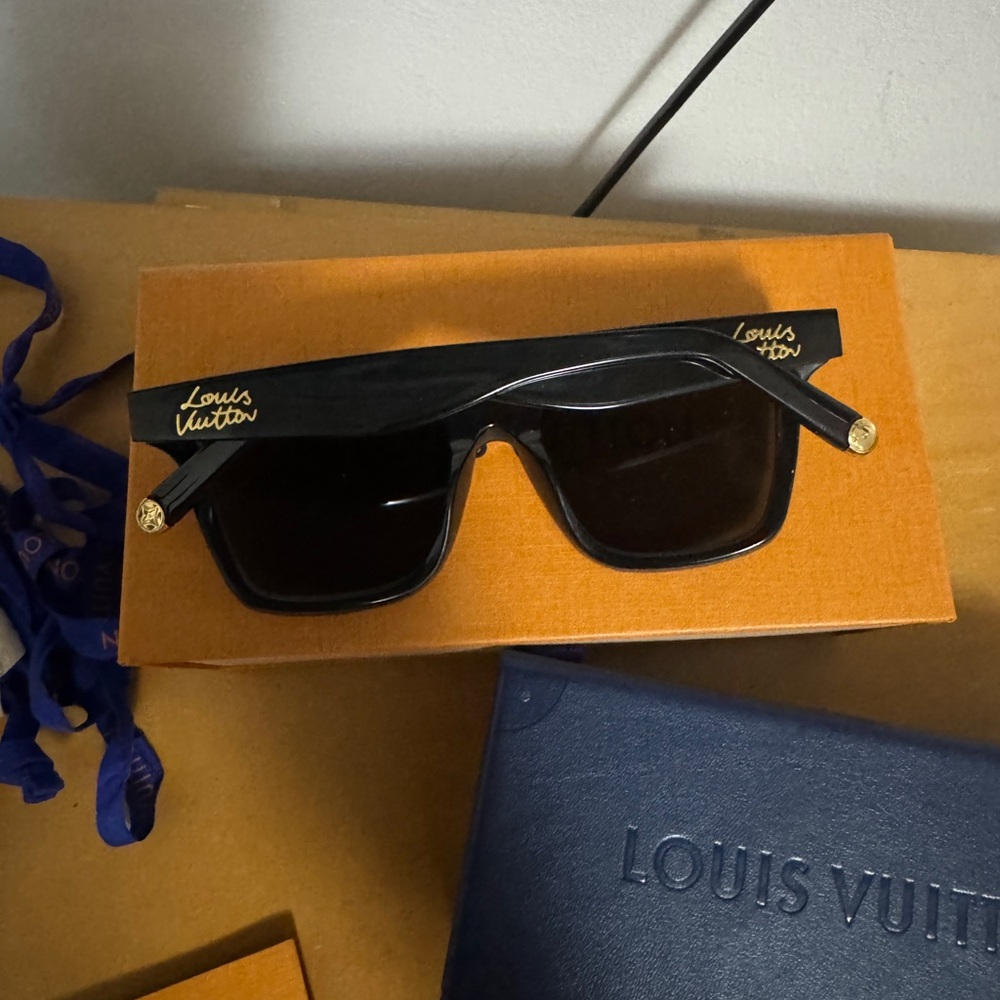 Louis Vuitton script square sunglasses - image 12